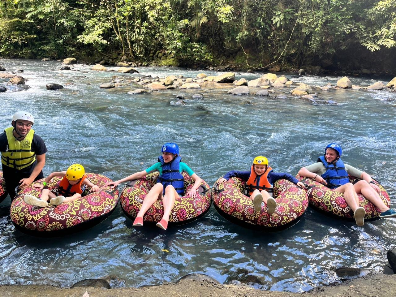Grupo en el río